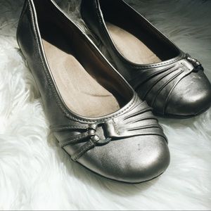 GH Bass & Co silver flats